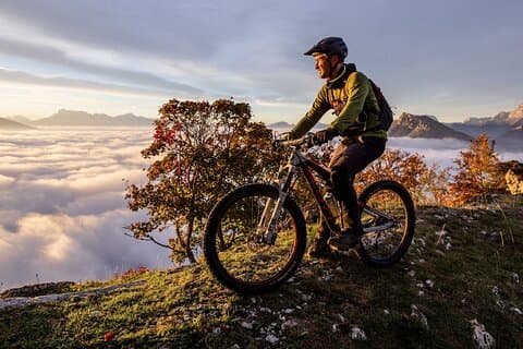 Immersive mountain bike adventure around Mont-Aiguille (Vercors)