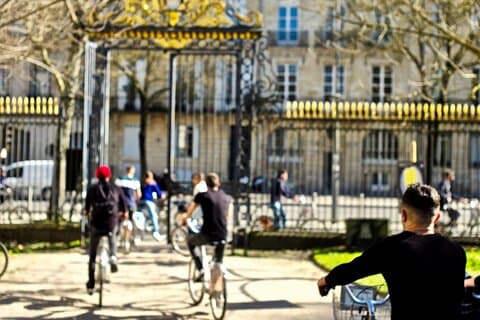 The Best of Bordeaux: E-Bike Tour with Pétanque & Appetizers
