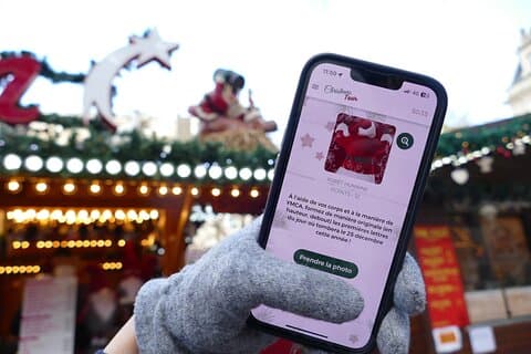Marseille Christmas market track game with friends