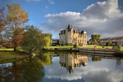 Visit prestigious Bordeaux Châteaux on a private tour