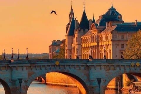 Paris Walking Tour , Historical Sites .Small Groups