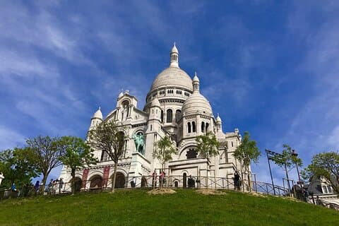 Montmartre walking tour with a local guide