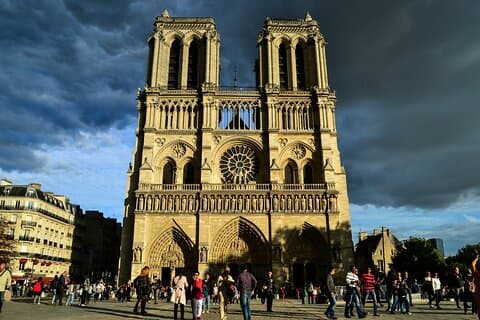 Notre-Dame Guided Exterior Tour (French, Spanish)