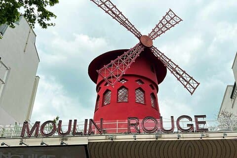 Paris to Moulin Rouge:Private Round-Trip Transfer from Your Hotel