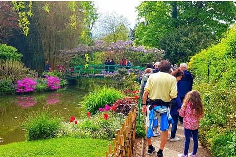 Paris Private Tour Giverny and Monet’s House with Champagne