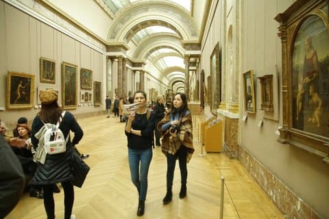 Louvre Museum Experience with Optional Macaron Tasting