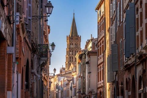 Guided Walking Tour in Spanish Toulouse and its Monuments