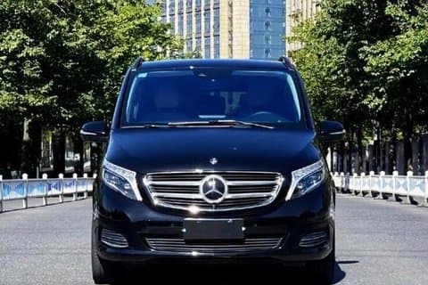 Private transfer from Paris to Beauvais Airport 8 people