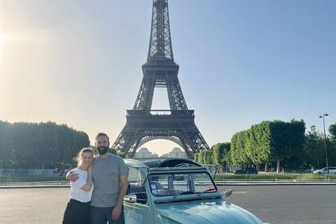 Paris: Guided tour in Citroën 2CV by night and day