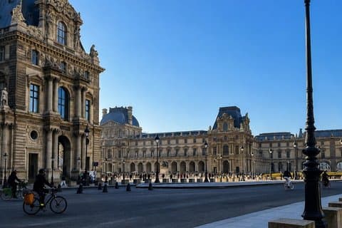 Private Family Treasure Hunt in the Louvre Museum