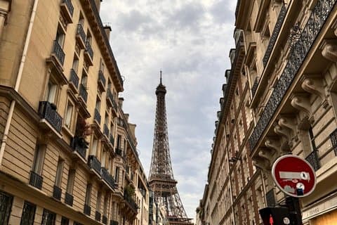 Paris Small Group Walking Tour with Local Guides
