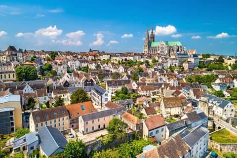 Hello Chartres: Private 2-Hour Intro City Walk with Local Guide