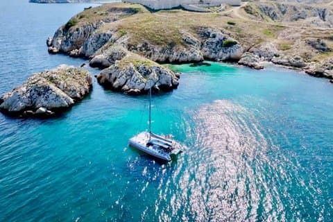 Catamaran day trip in the Calanques with Swimming