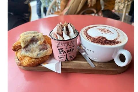 Notre-Dame de Paris Guided Walk and Parisian Breakfast