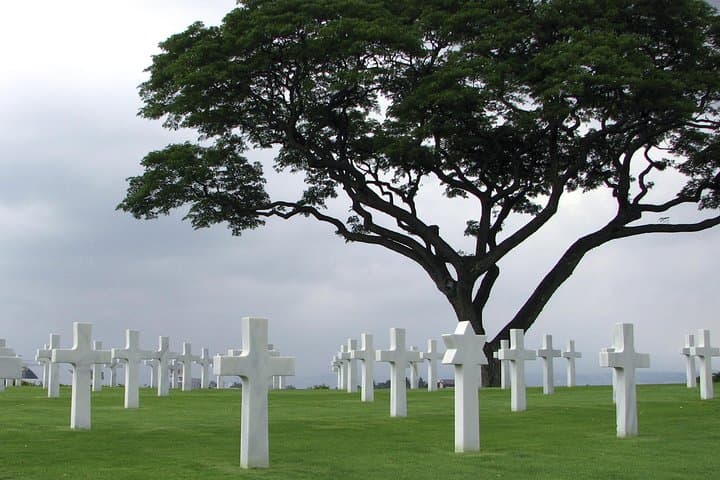 Normandy D-Day Battlefields and Landing Beaches Day Trip from Paris