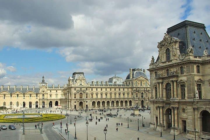 Louvre Museum treasure hunt