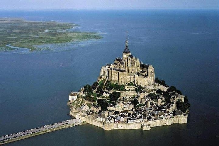 Visit Mont St-Michel in one day from Paris.