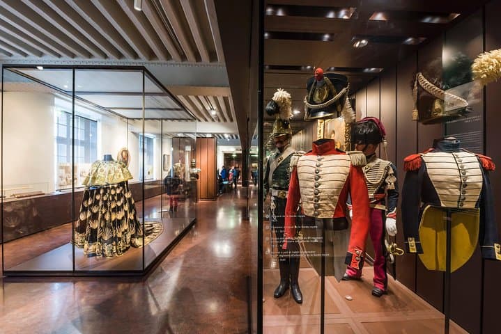 Skip the line Les Invalides War Museum Exclusive Guided Tour