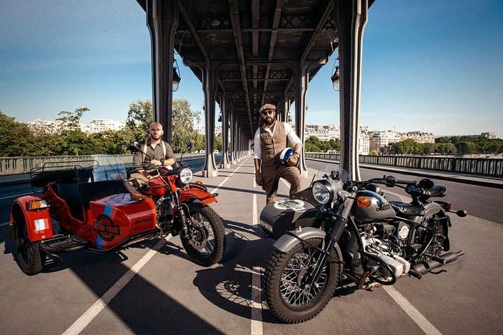 Sidecar crossing the bridges of Paris