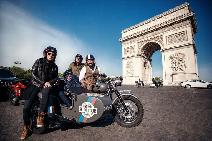 Stop by the Arc de Triomphe with your Gentleman Sider