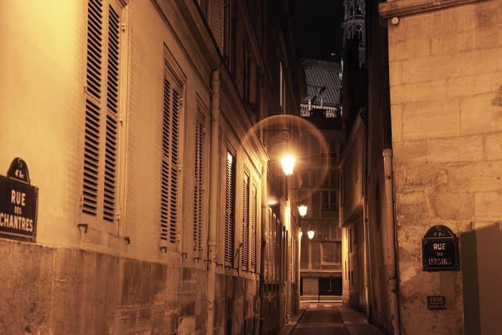 Paris by Night Walking Tour: Ghosts, Mysteries and Legends