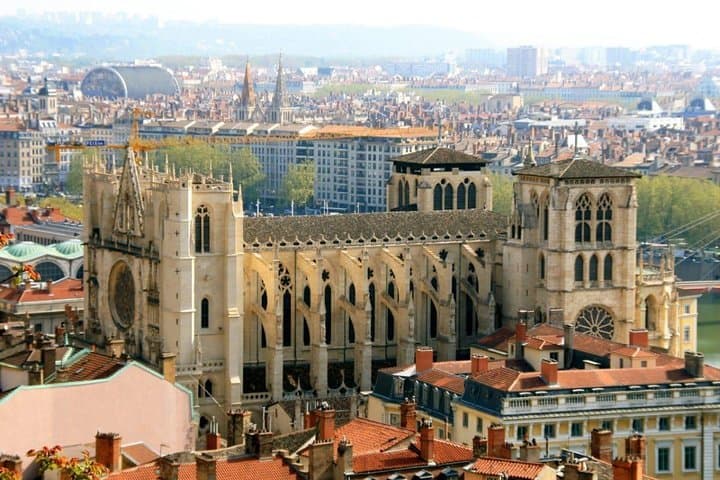 Reach Lyon city stress-free