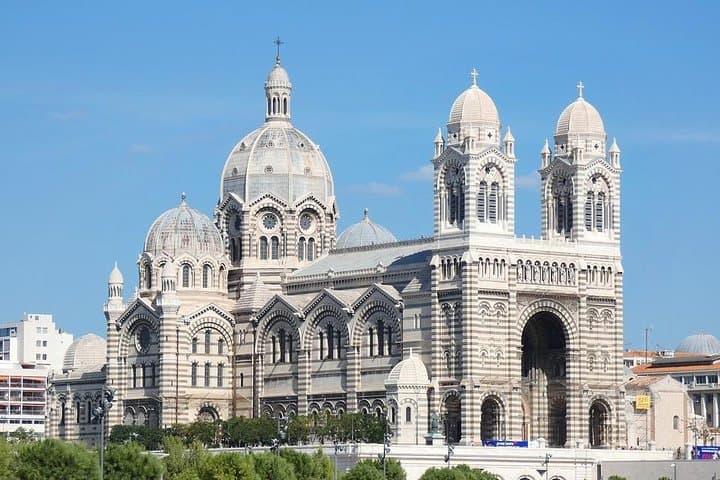 Private 4-hour Tour of Marseille with driver and guide