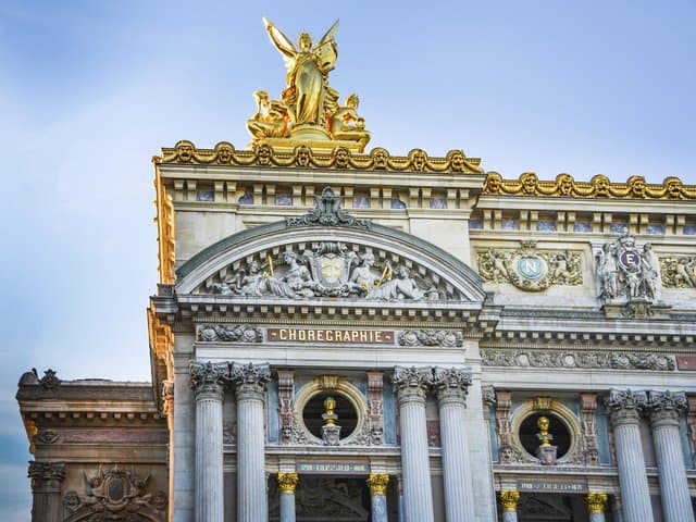 Paris City Tour by Coach with Sightseeing Seine River Cruise