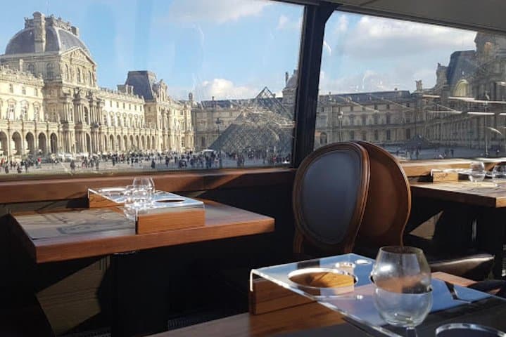 PARIS : Gourmet lunch by Luxury Bus in The Capital of Love