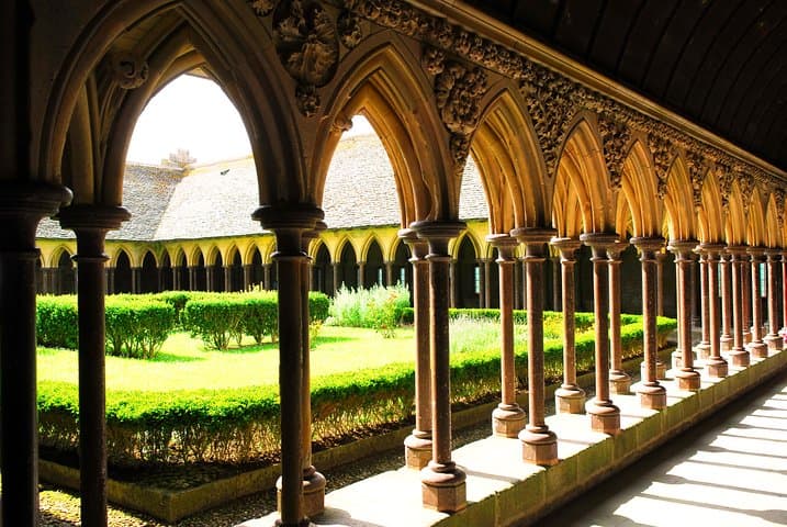 Mont Saint Michel Guided Day Trip with Abbey Entry from Paris