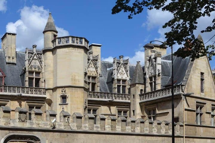 Private History Walking Tour in Paris for Teens & Family