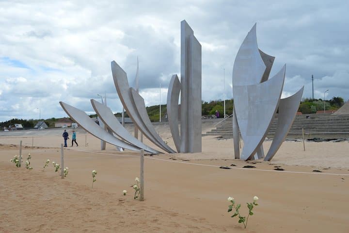"The Braves" monument on Omaha Beach