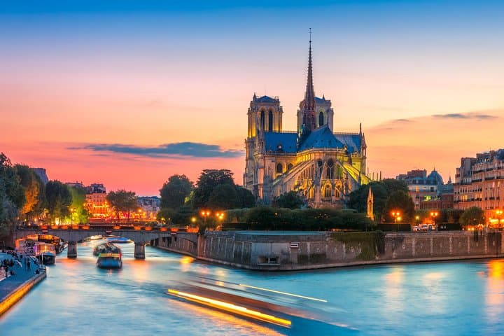 Paris at Night Tour with a Local Guide: Private & Personalized