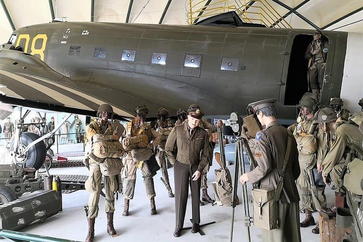 Sainte Mère l'Eglise - Airborne Museum -Mannequins representing a D-day scene with Supreme Commander "Ike" talking with some U.S paratroopers before embarkment aboard C47 Dakota aircraft.