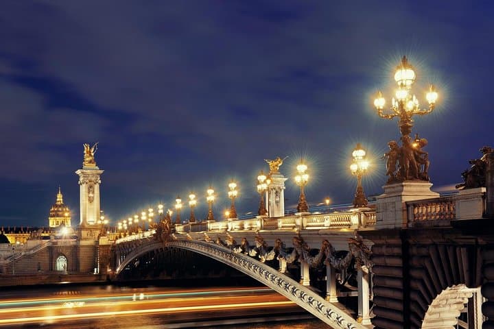 Paris at Night Tour with a Local Guide: Private & Personalized