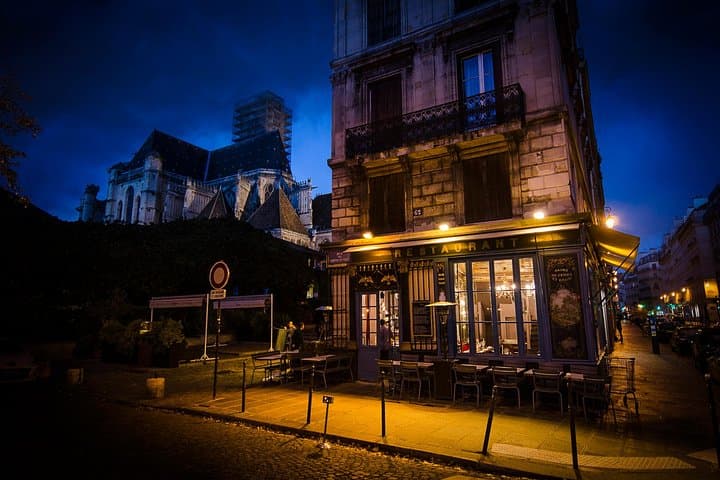 Capture beautiful streets in Paris