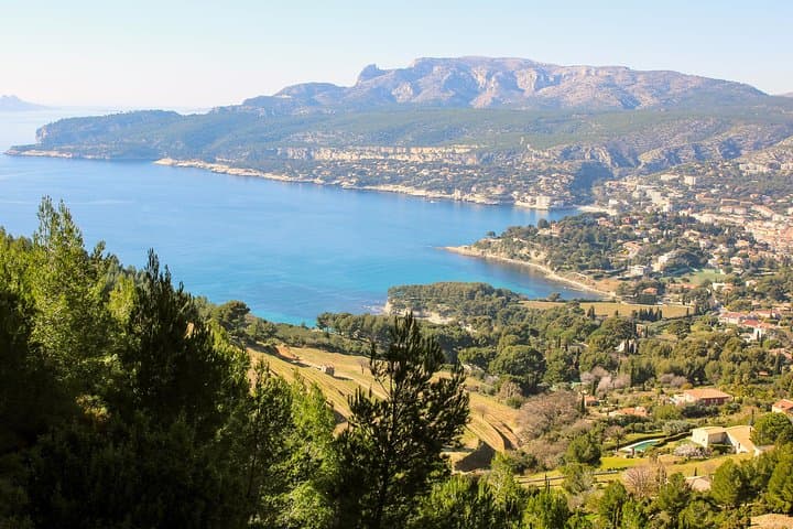 Cassis pebbly beaches, calanques, limestone cliffs and driving the spectacular scenic Route des Crêtes along the clifftops to Cap Canaille