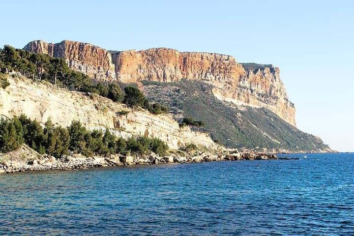 Cassis pebbly beaches, calanques, limestone cliffs and driving the spectacular scenic Route des Crêtes along the clifftops to Cap Canaille