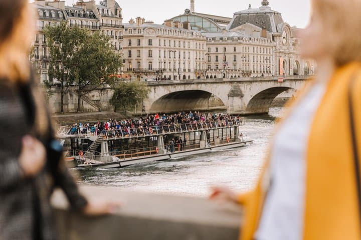 Paris Canal Saint-Martin Tour with a Local: Private & Custom