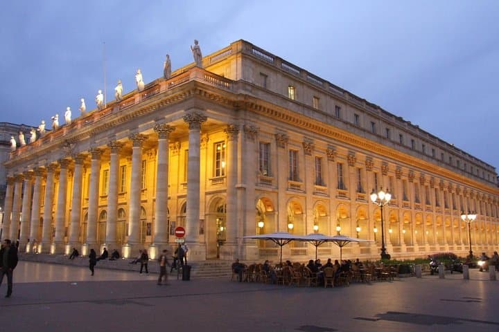 Private 3-hour Walking Tour of Bordeaux with official tour guide