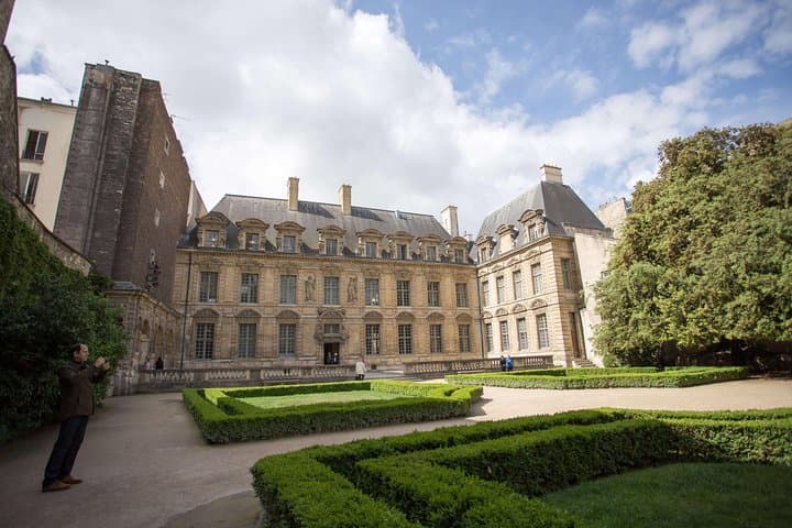 Hotel de Sully, Le Marais