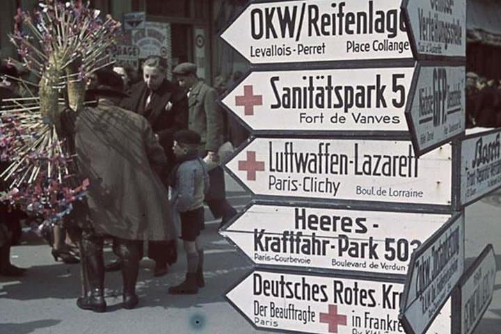 Gothic script German signposts were quickly put up starting the day the Germans arrived 14th June 1940, they were well prepared and immediately took over strategic points and buildings in Paris