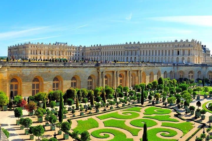 Private 5-hour round transfer to Versailles from Paris. Best offer!