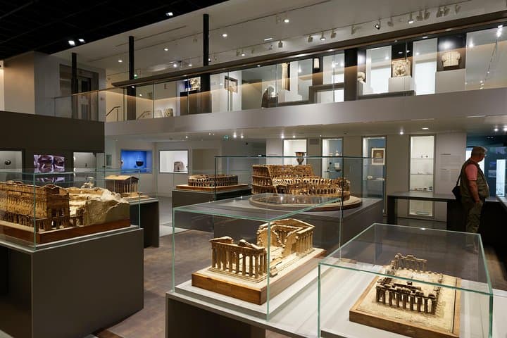 Explore History Using New Technologies