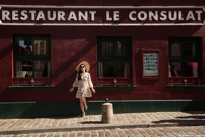 Professional Photo Shoot Tour in Paris' Montmartre