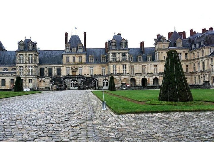 Private tour to Fontainebleau from Paris. Tickets included!
