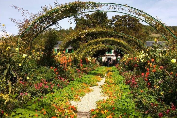 Private 5-hour Round Transfer to Giverny, Claude Monet museum from Paris