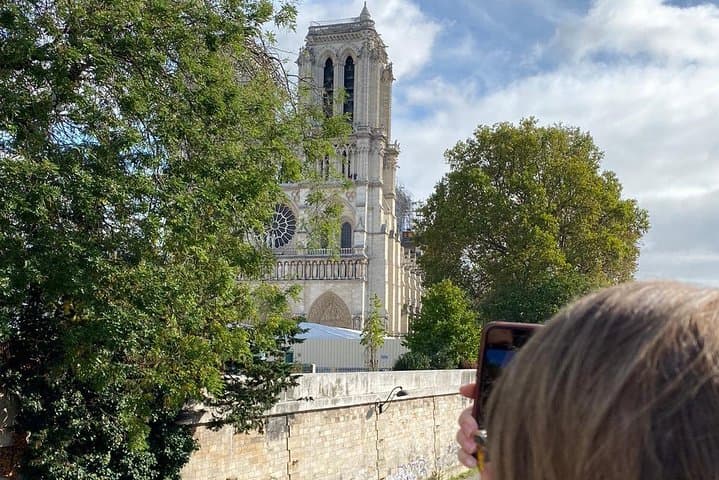 Paris Ile-de-la-Cité Tour: Max 6 People Small Group or Private
