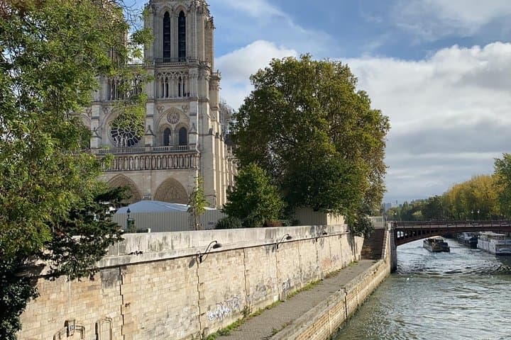 Paris Ile-de-la-Cité Tour: Max 6 People Small Group or Private