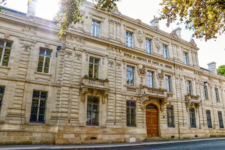 Explore Bordeaux in 60 minutes with a Local